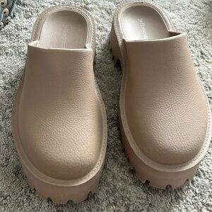 Jeffrey Campbell Lugged platform clog